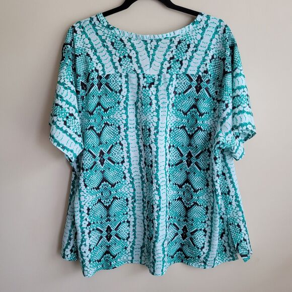 Violet & Claire Womens Blouse Plus Size 2x Green Snakeskin Print Short Sleeves - Picture 8 of 10